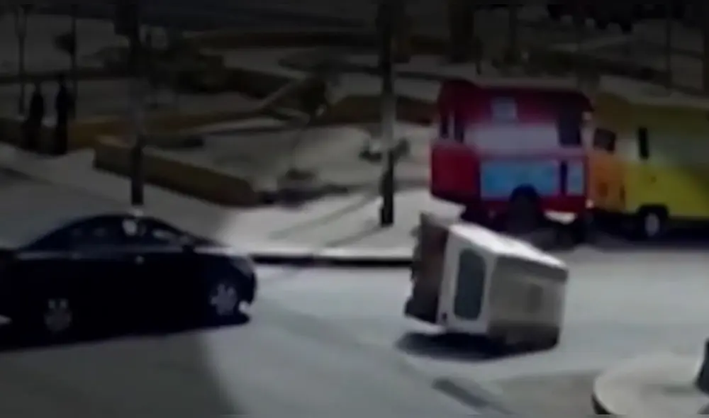 Tía y abuela de la menor también resultaron heridas. Foto: captura América Noticias