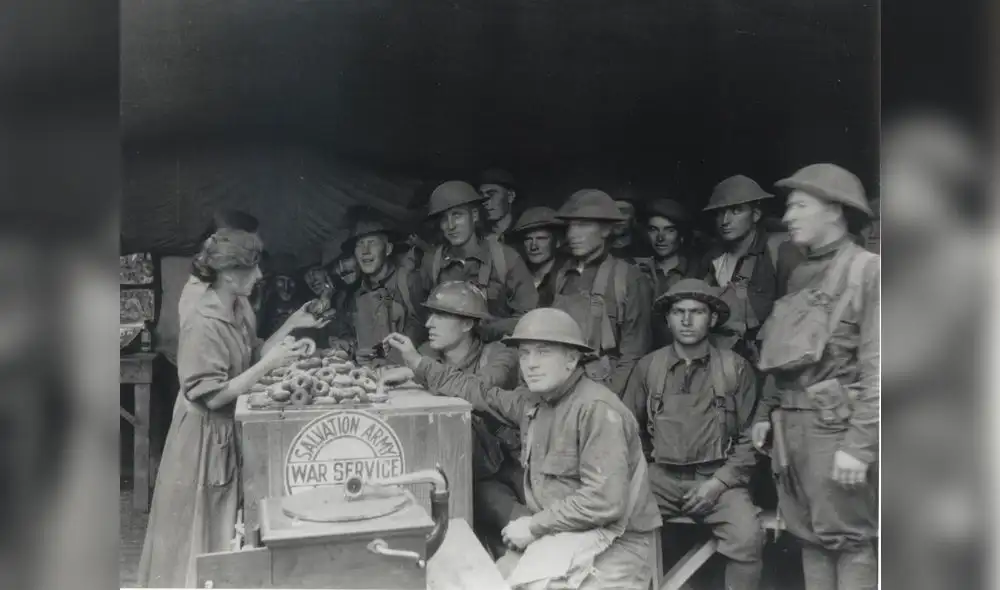 ‘Doughnuts dollies’, encargadas de repartir donuts entre los soldados estadounidenses. Foto: History Channel Latinoamérica