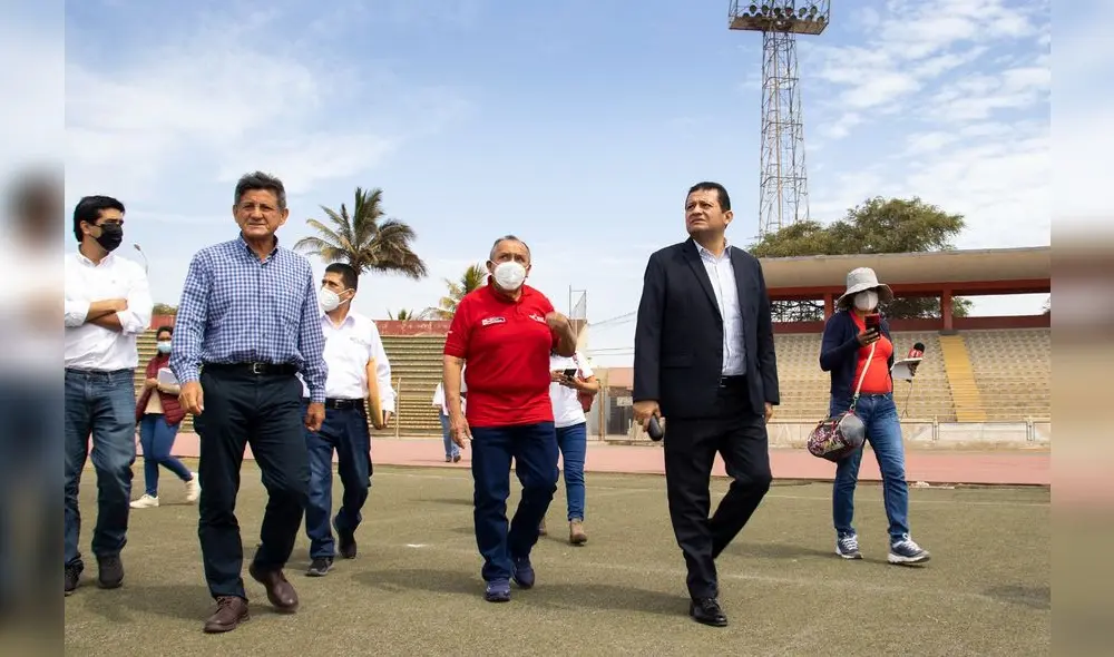 Máximo Pérez Zevallos visitó las instalaciones del estadio Elías Aguirre. Foto: GRL Máximo Pérez Zevallos visitó las instalaciones del estadio Elías Aguirre. Foto: GRL