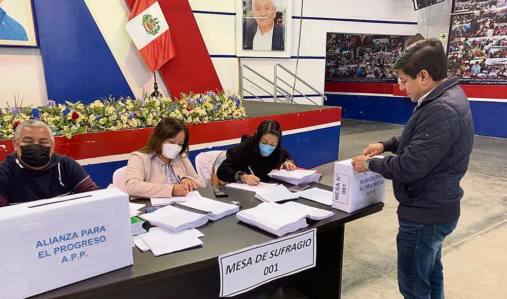 Ilegales. APP es una de las organizaciones políticas que desacatan al JNE e insisten con su proceso interno complementario. Foto: difusión