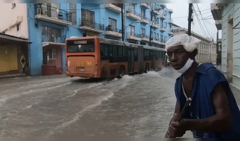 Fuertes lluvia en La Habana también han generado evacuaciones masivas y un corte en el suministro de electricidad. Foto: EFE