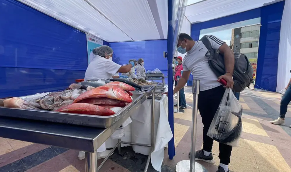 La finalidad es llevar este producto proveniente de la pesca artesanal a precios económicos. Foto: Rosa Quincho/URPI La finalidad es llevar este producto proveniente de la pesca artesanal a precios económicos. Foto: Rosa Quincho/URPI