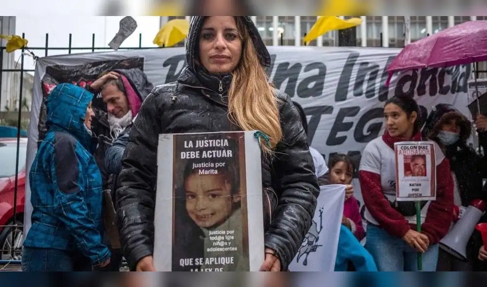 María de los Ángeles Tobio denunció el hecho cuando su padre, uno de sus agresores, empezó a acosar a su hija. Ahora exige justicia. Foto: Clarín María de los Ángeles Tobio denunció el hecho cuando su padre, uno de sus agresores, empezó a acosar a su hija. Ahora exige justicia. Foto: Clarín