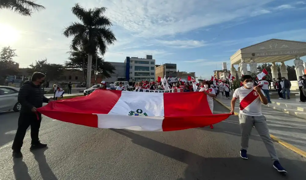 El objetivo de esta movilización es poder expresar el rechazo hacia el gobierno del mandatario de la República. Foto: Rosa Quincho/URPI El objetivo de esta movilización es poder expresar el rechazo hacia el gobierno del mandatario de la República. Foto: Rosa Quincho/URPI