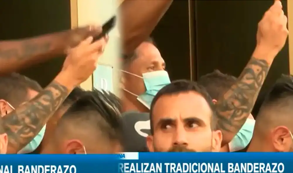 Luis Advíncula y Gianluca Lapadula protagonizaron un ameno momento. Foto: captura de Canal N