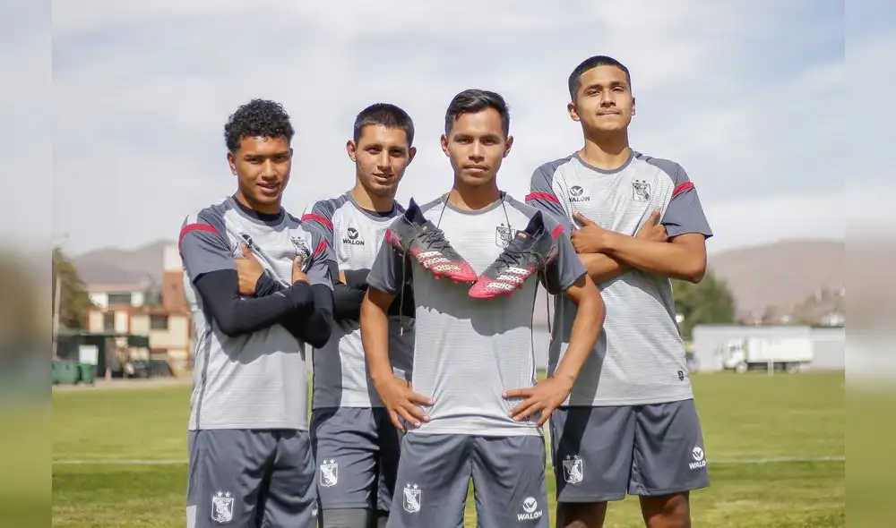 Los jóvenes del Melgar entrenan en
el complejo deportivo del Colegio de
Contadores de Arequipa. Foto: Rodrigo Talavera / LR. Los jóvenes del Melgar entrenan en
el complejo deportivo del Colegio de
Contadores de Arequipa. Foto: Rodrigo Talavera / LR.