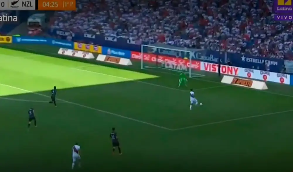 Gianluca Lapadula estuvo cerca de abrir el marcador para Perú. Foto: captura/Latina TV