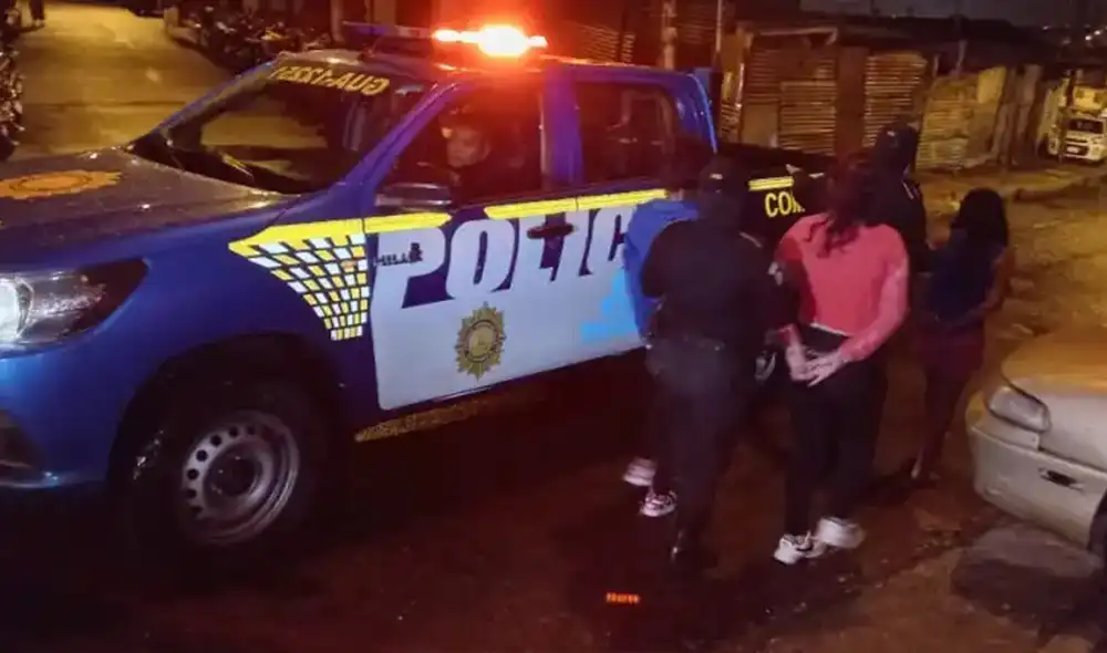 Las menores de edad fueron detenidas por agentes de la Policía Nacional Civil. Foto: PNC de Guatemala