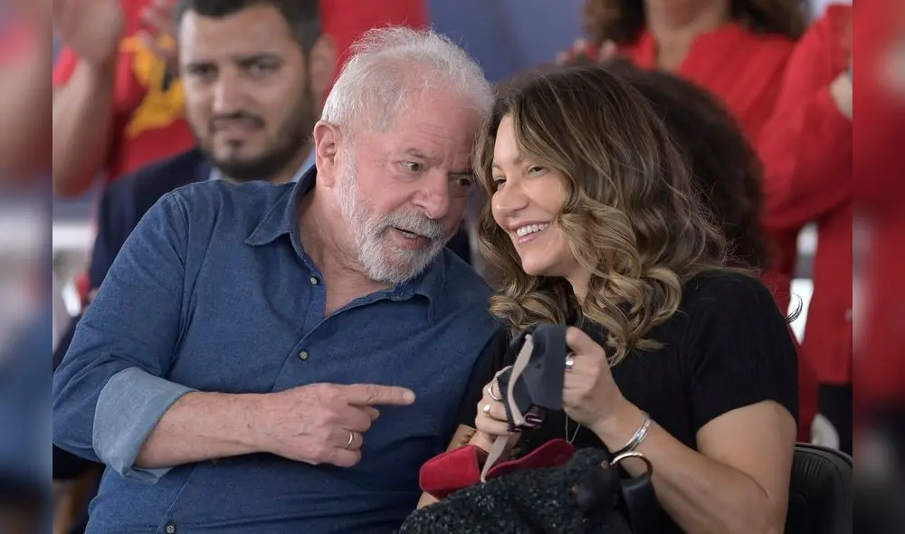 El expresidente brasileño Luiz Inácio Lula da Silva junto a su esposa Rosangela da Silva. Foto: AFP