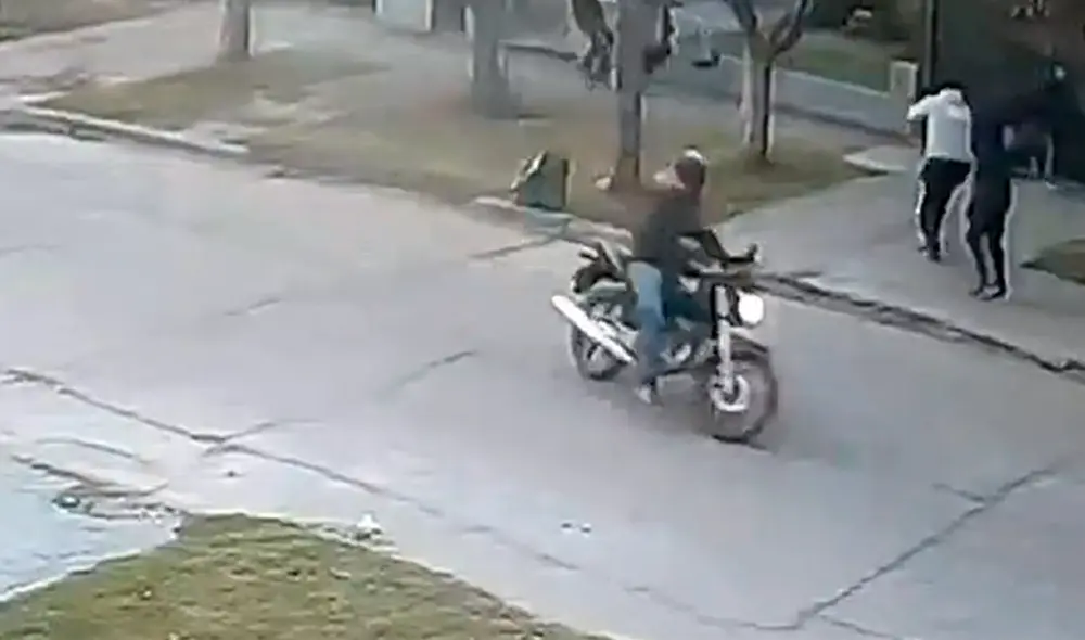 El ladrón fue internado de emergencia en el hospital, mientras que su cómplice logró escapar. Foto: captura de pantalla / Policía Federal Argentina