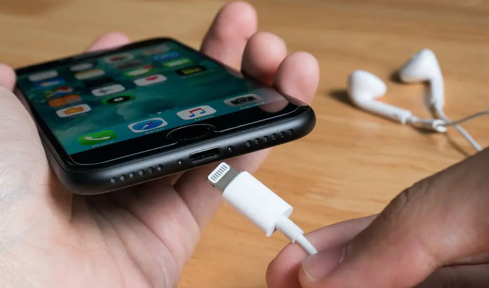 El puerto Lightning de los iPhone tiene los días contados en Europa. Foto: AlexPhone