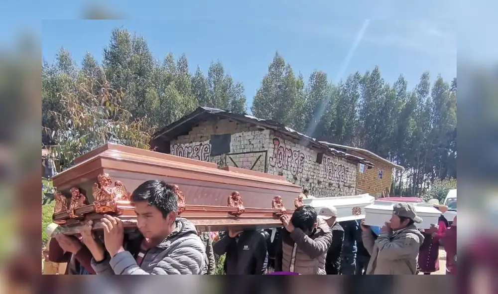 Los cuerpos fueron retirados de su vivienda en el caserío de Candoguran. Foto: Prensa Libre Sánchez Carrión