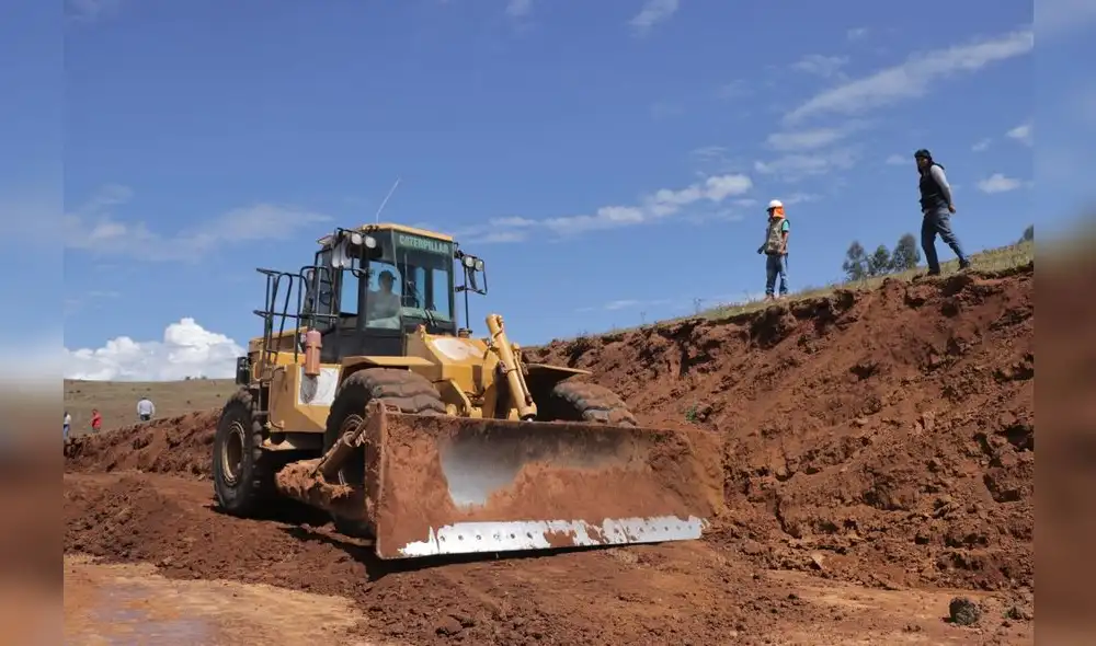 Maquinaria construye 9 diques para almacenar agua de riego. Foto: GRALL Maquinaria construye 9 diques para almacenar agua de riego. Foto: GRALL