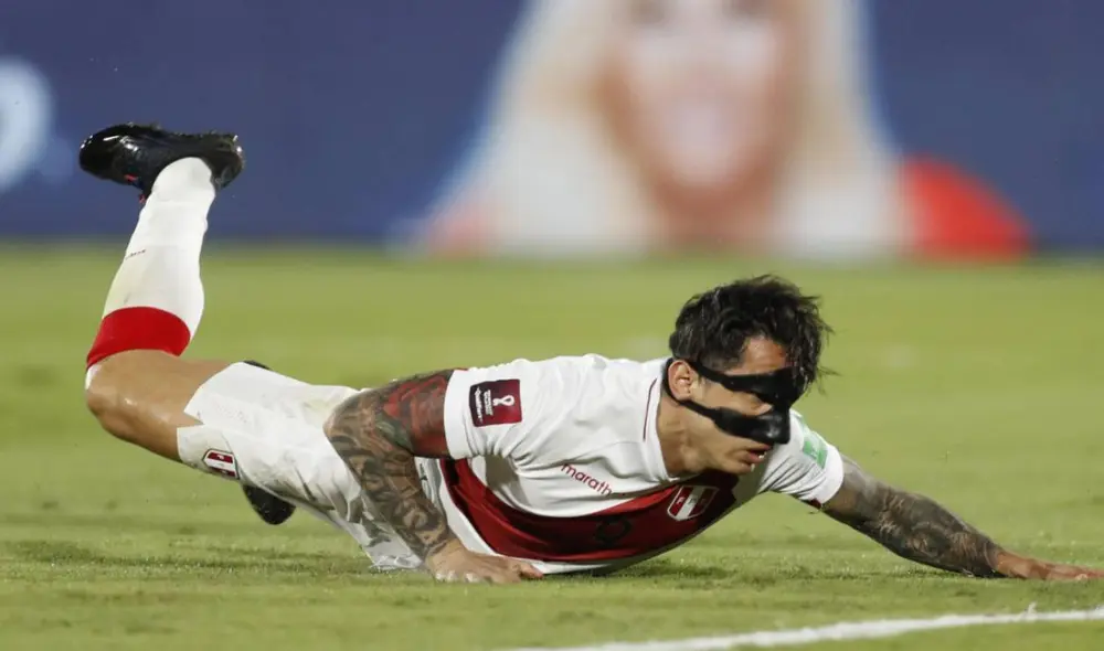 Gianluca Lapadula lleva ocho goles en 21 partidos con la selección peruana. Foto: EFE.