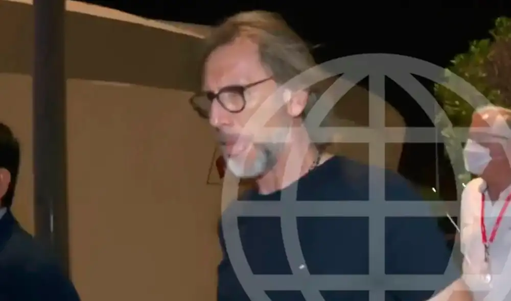 Ricardo Gareca llegó para ver el partido de las eliminatorias asiáticas. Foto: captura América TV