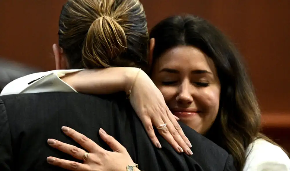 Camille Vasquez junto a Johnny Depp durante el juicio por la demanda de Amber Heard. Foto: AFP