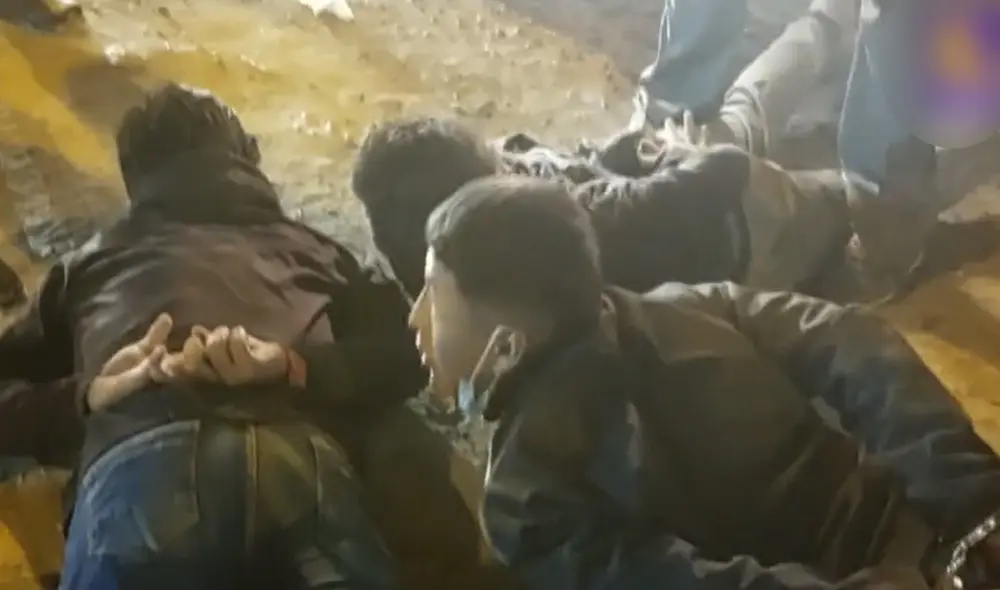 Hampones fueron intervenidos y luego trasladados a la comisaría del distrito. Foto: captura de Latina Noticias