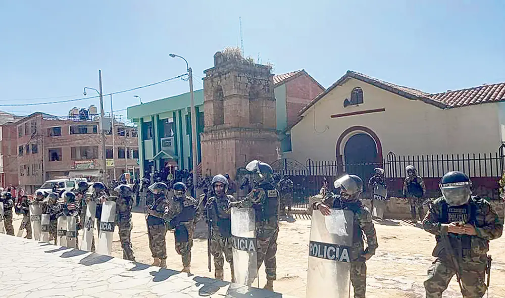 Desconcierto. Ayer, un fuerte contingente policial y militar ha llegado a la zona del conflicto en Apurímac. Hay incertidumbre. Foto: difusión Desconcierto. Ayer, un fuerte contingente policial y militar ha llegado a la zona del conflicto en Apurímac. Hay incertidumbre. Foto: difusión