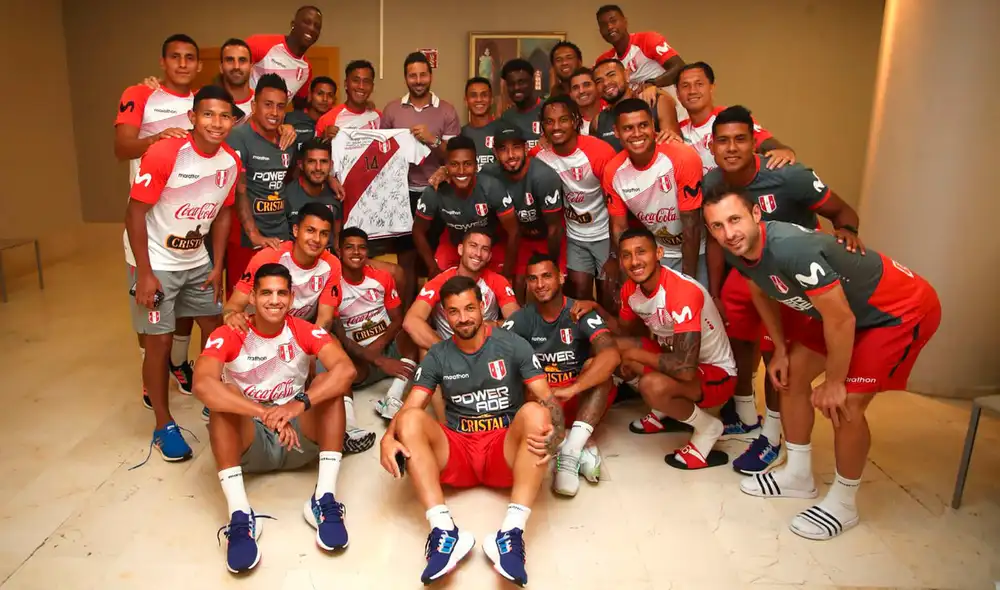 Selección peruana vio el partido Australia vs. Emiratos Árabes con la presencia de Claudio Pizarro. Foto: @SeleccionPeru