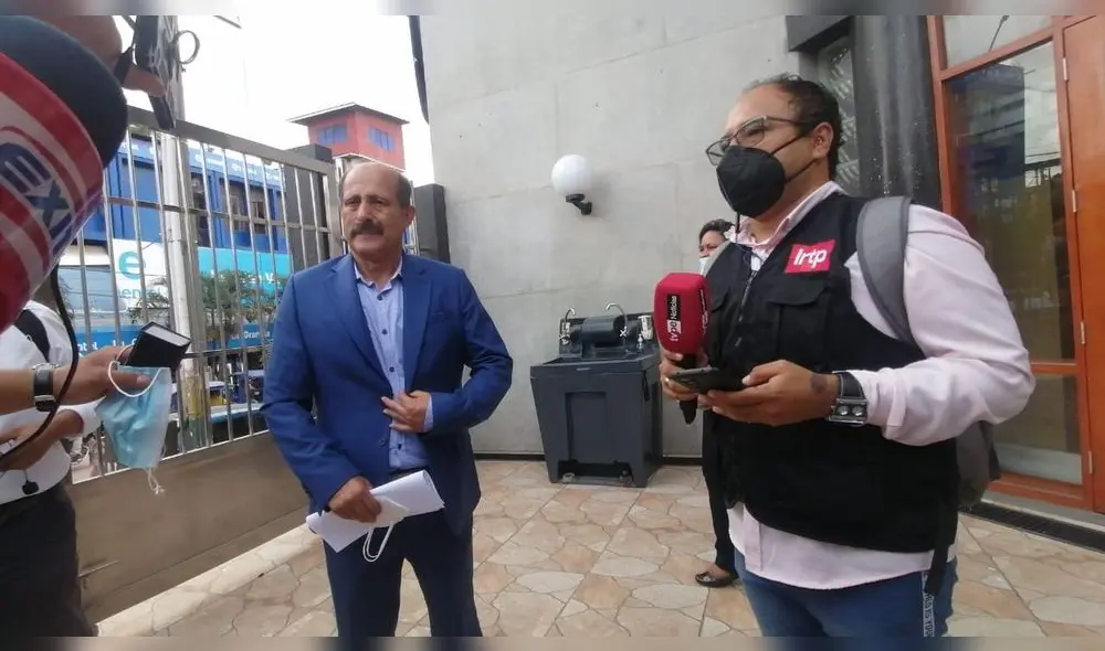 El congresista Héctor Valer a su salida del Primer Juzgado Unipersonal de Ucayali. Foto: Colaboración Diario Ímpetu. El congresista Héctor Valer a su salida del Primer Juzgado Unipersonal de Ucayali. Foto: Colaboración Diario Ímpetu.