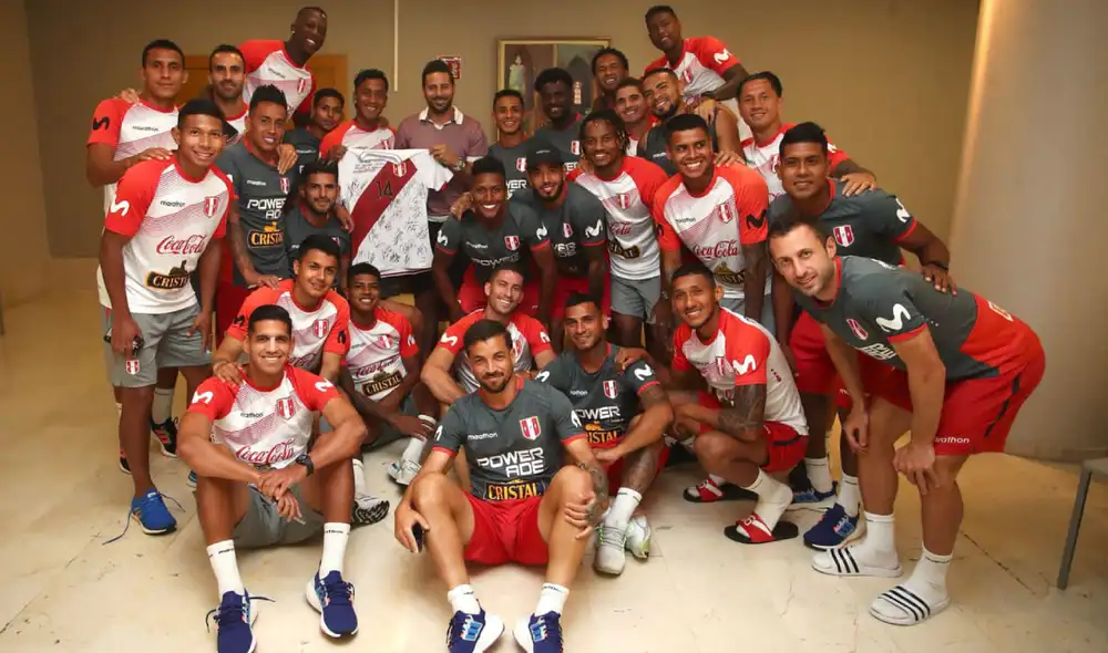 Claudio Pizarro cenó y asistió al último amistoso de la Blanquirroja con autorización de Gareca. Foto: FPF/Facebook