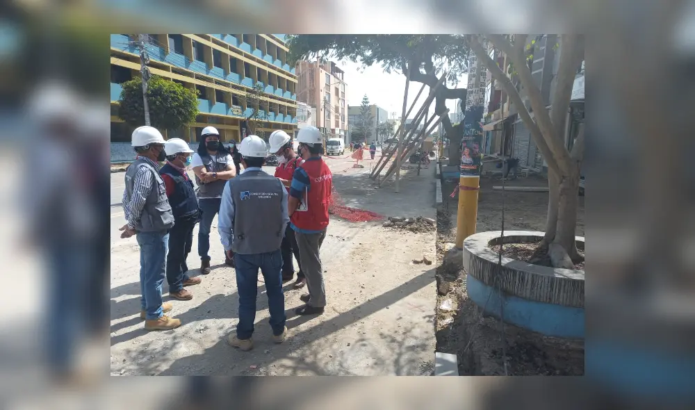 Los técnicos de la Contraloría solicitaron información al Consorcio Asfaltos Urbanos. Foto: Contraloría Los técnicos de la Contraloría solicitaron información al Consorcio Asfaltos Urbanos. Foto: Contraloría