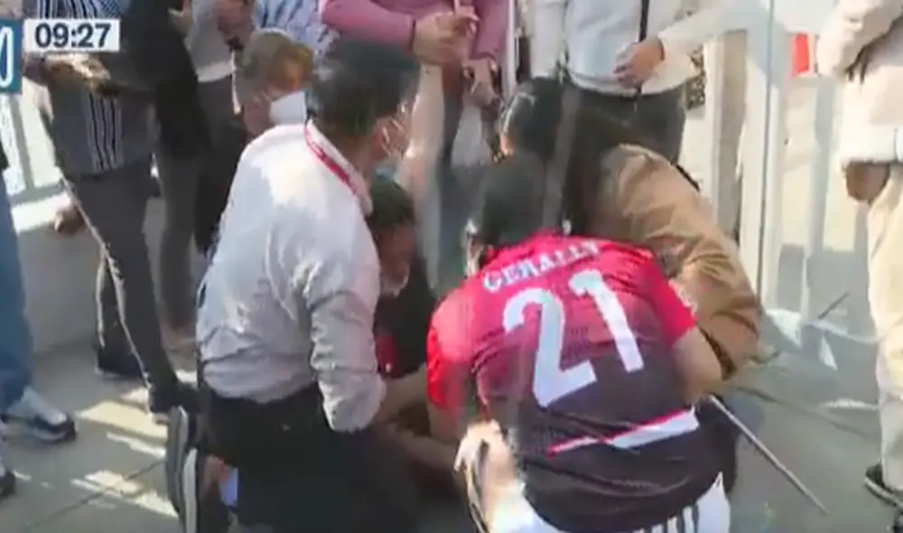 El reportero Daniel Castillo brindó primeros auxilios a la mujer. Foto: captura/Canal N El reportero Daniel Castillo brindó primeros auxilios a la mujer. Foto: captura/Canal N