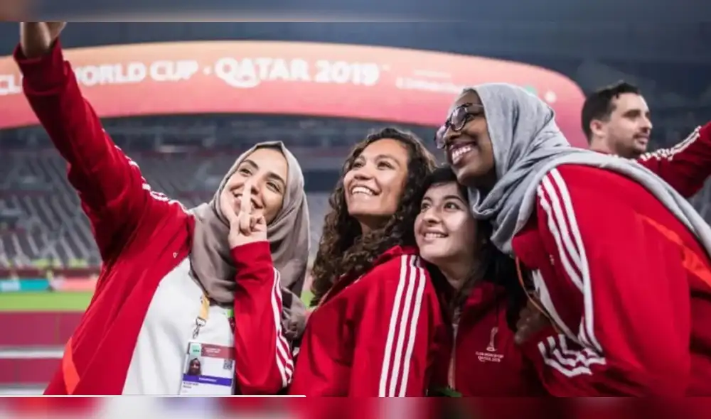 No es obligatorio que se cubran el cabello las mujeres que van de visita a Qatar. Foto: Clarín