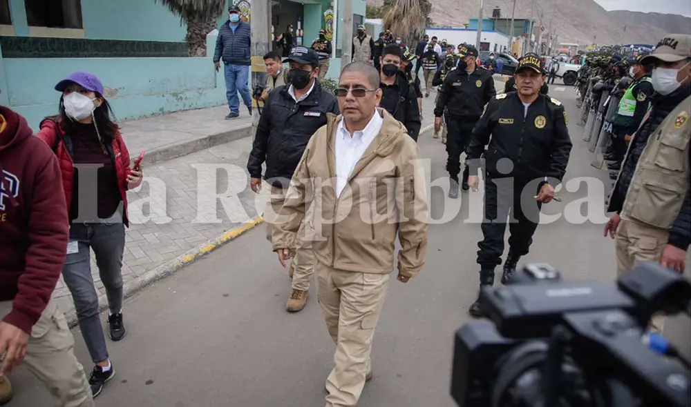 Ministro del Interior Dimitri Senmache descarta renuncia. Foto: Rodrigo Talavera / La República Ministro del Interior Dimitri Senmache descarta renuncia. Foto: Rodrigo Talavera / La República