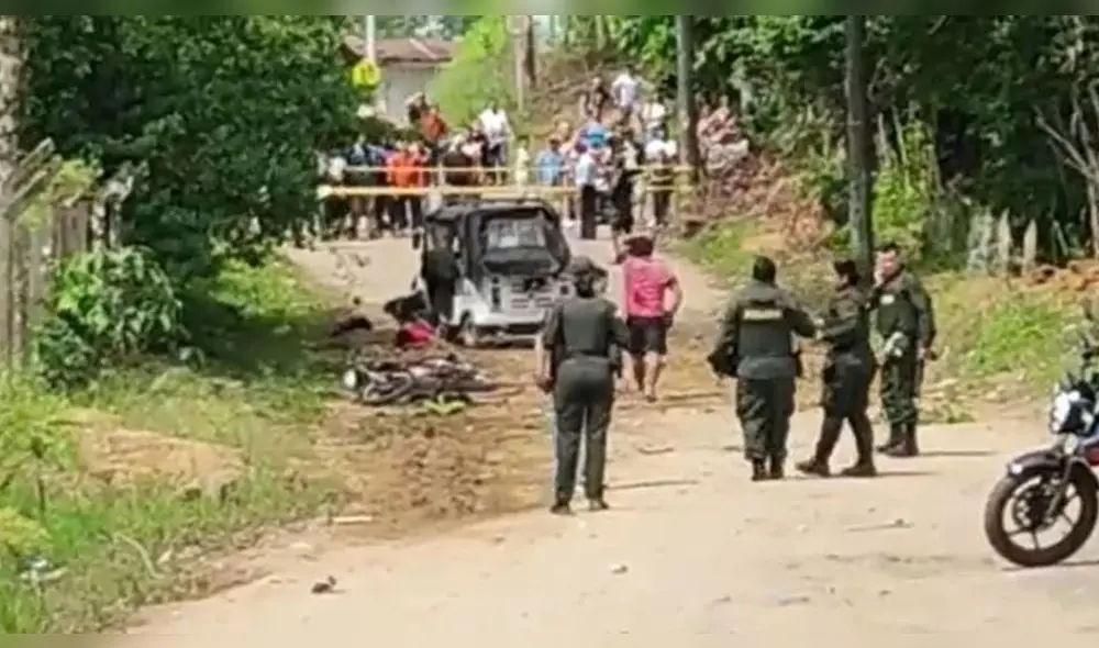 La mañana de este viernes un atentado se cobró la vida de personas a bordo de un motocarro. Foto: Twitter La mañana de este viernes un atentado se cobró la vida de personas a bordo de un motocarro. Foto: Twitter