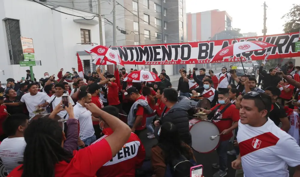 Los hinchas de la Bicolor estarán siguiendo al equipo de Ricardo Gareca durante el partido ante Australia. Foto: La República-Carlos Contreras Merino.