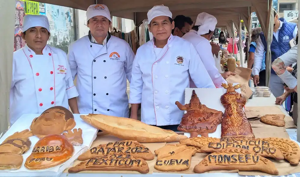 Panes exhibidos en honor a la selección nacional. Foto: Andina