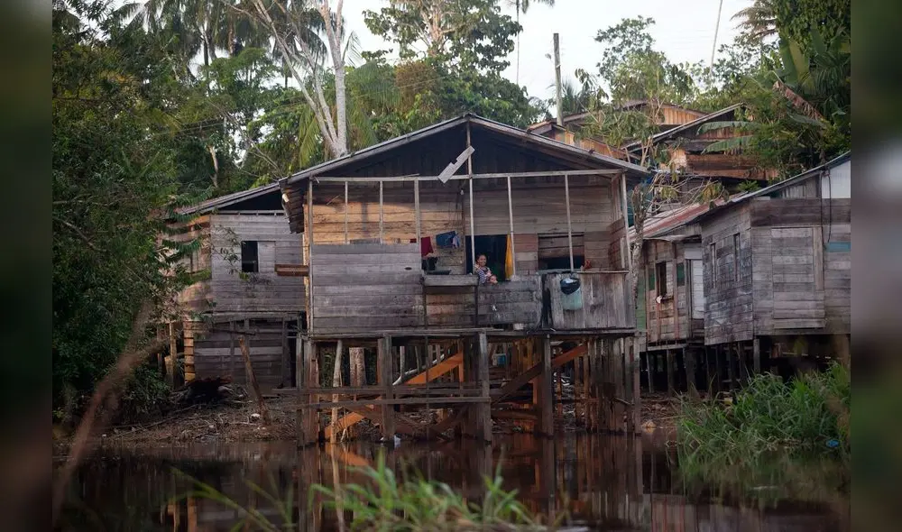 Vista de casas en la comunidad ribereña de Cachoeira, el último lugar donde el indigenista Bruno Pereira y el periodista Dom Phillips fueron vistos con vida. Foto: AFP Vista de casas en la comunidad ribereña de Cachoeira, el último lugar donde el indigenista Bruno Pereira y el periodista Dom Phillips fueron vistos con vida. Foto: AFP