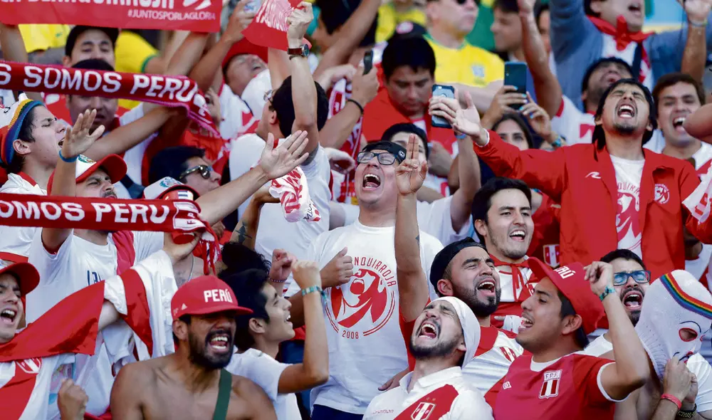 Entérate de qué canciones puedes cantar este lunes 13 por el Perú vs. Australia. Foto: EFE Entérate de qué canciones puedes cantar este lunes 13 por el Perú vs. Australia. Foto: EFE