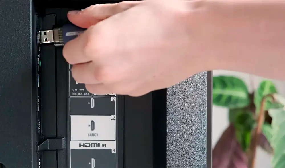 En algunos casos se pueden colocar memorias USB. Foto: Xataka