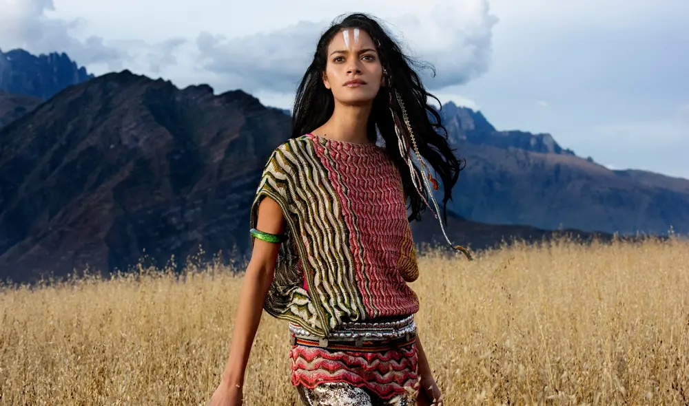 La modelo de 31 años vestida con textiles andinos para una campaña publicitaria. Foto: Miranda Penn Turin.