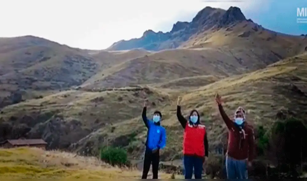 Peruanos alientan a la Blanquirroja de todas partes del país. Foto: captura de Midis
