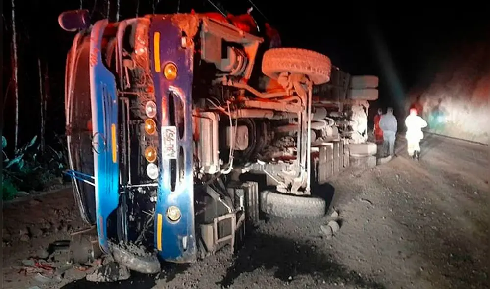 El conductor de la unidad no fue hallado en la escena del accidente. Foto: Radio RSD Chimbote. El conductor de la unidad no fue hallado en la escena del accidente. Foto: Radio RSD Chimbote.