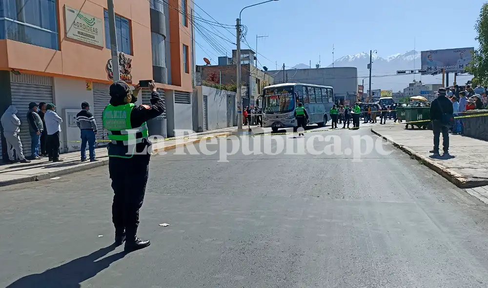 El accidente se produjo en la avenida Perú, en el distrito José Luis Bustamante y Rivero, cerca al centro comercial La Isla. Foto: URPI/Wilder Pari