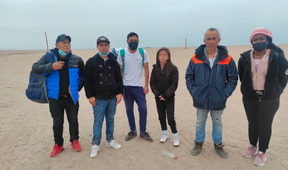 Los ciudadanos, tras su detención, fueron llevados a una zona fuera de la frontera. Foto: PNP Los ciudadanos, tras su detención, fueron llevados a una zona fuera de la frontera. Foto: PNP
