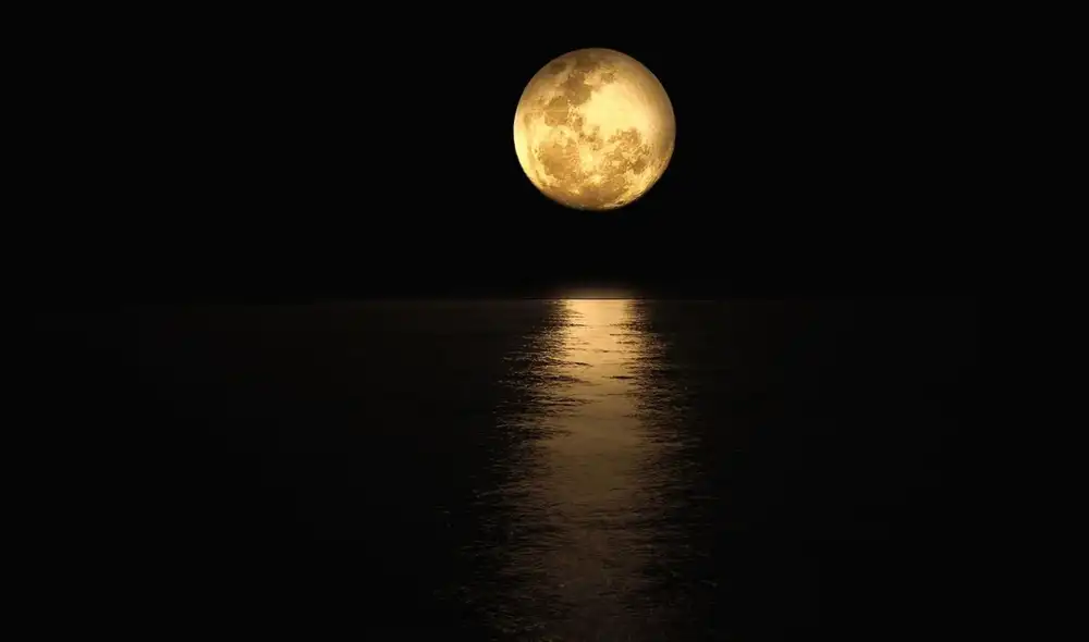 La Luna en su fase de luna llena se refleja sobre el mar. Foto: Pixabay La Luna en su fase de luna llena se refleja sobre el mar. Foto: Pixabay