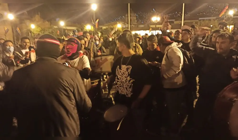 Cusqueños salieron a las calles a alentar a la selección peruana. Foto: La República Cusqueños salieron a las calles a alentar a la selección peruana. Foto: La República