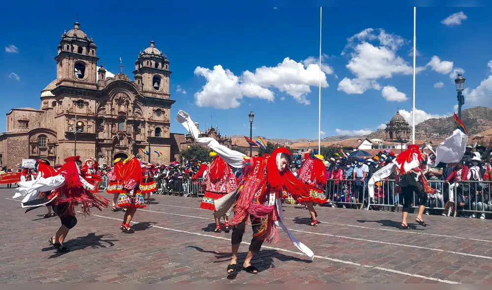 Danza Huallata. Es original de Ollantaytambo. Representa el baile de cortejo de las aves del mismo nombre. Foto: La República Danza Huallata. Es original de Ollantaytambo. Representa el baile de cortejo de las aves del mismo nombre. Foto: La República