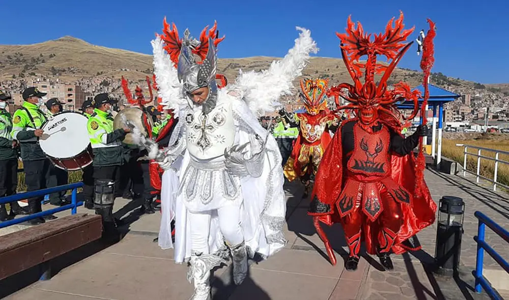 Efectivos danzaron al ritmo de la diablada. Foto: Víctor Apaza Efectivos danzaron al ritmo de la diablada. Foto: Víctor Apaza