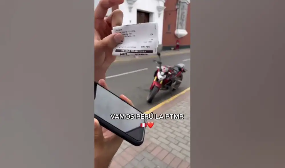 Hincha mostrando el boleto de su apuesta a Perú. Foto: Captura Tiktok