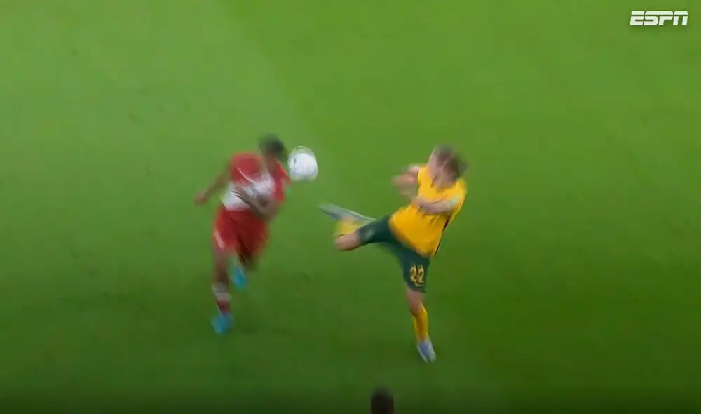 Renato Tapia sufrió una falta. Foto: captura ESPN