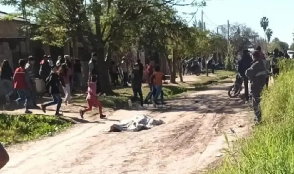 El padre de un presunto asesino fue linchado por poco más de 300 vecinos. Foto: Primera Plana