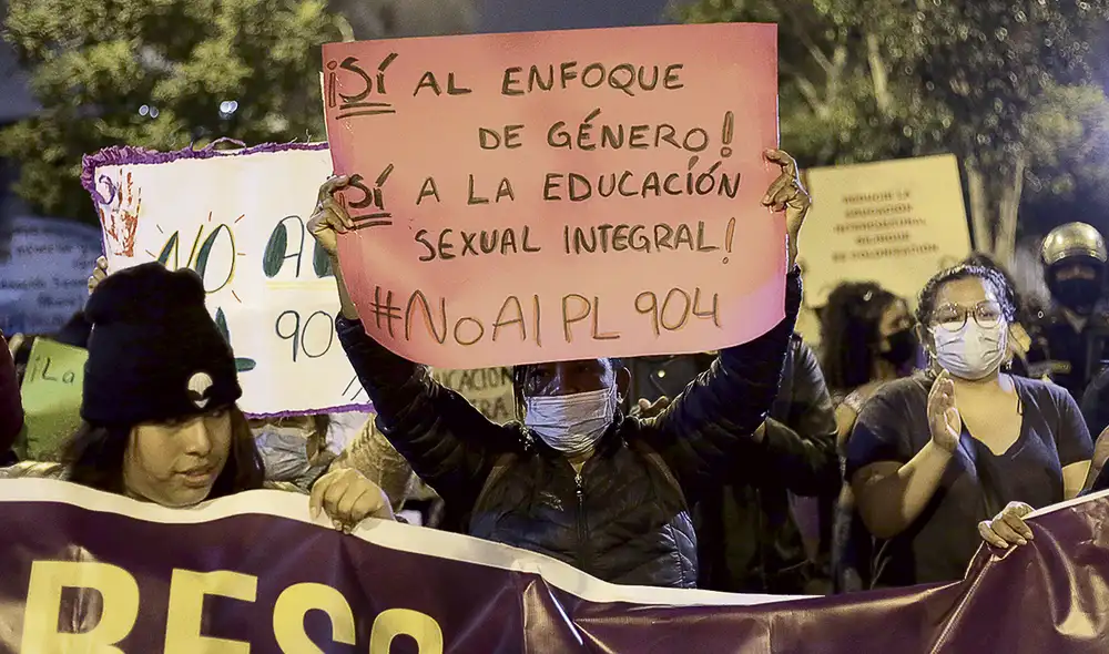 Tensión. Queda poco tiempo para que el Ejecutivo se ponga firme y evite que el sector conservador del Congreso elimine el enfoque de género del currículo. Foto: Gerardo Marín / La República