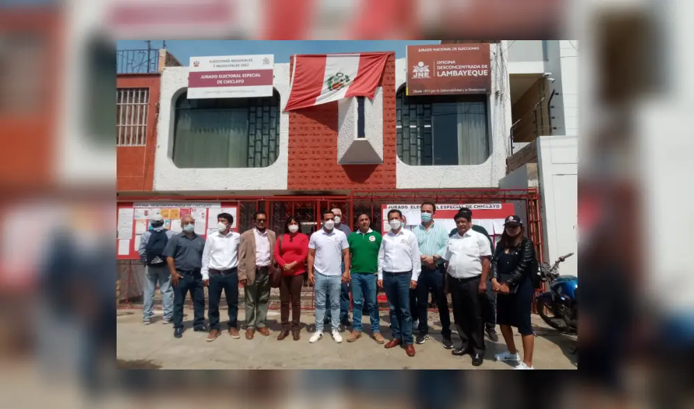 Los militantes de Construyendo reclamaron en la sede del JEECH. Foto: Rosa Quincho/ La República