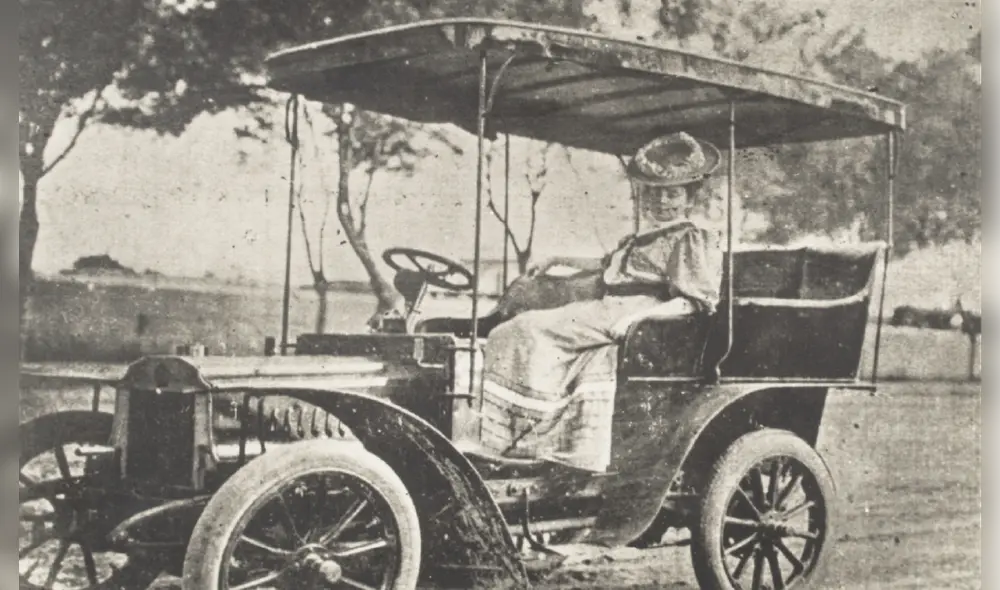 El Dr. Ricardo L. Florez importó al Perú el primer automóvil a motor. Foto: PUCP